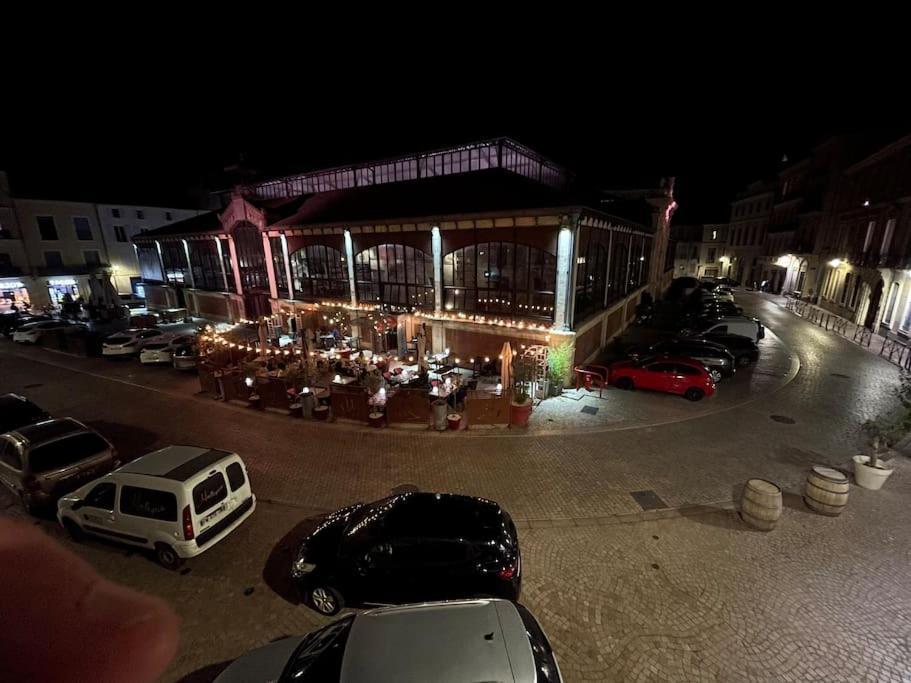 Vue Sur La Place Des Halles, Art Apparts Beziers Luaran gambar