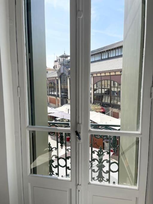 Vue Sur La Place Des Halles, Art Apparts Beziers Luaran gambar