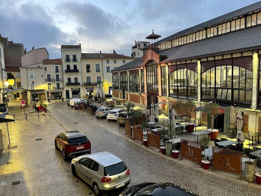 Vue Sur La Place Des Halles, Art Apparts Beziers Luaran gambar