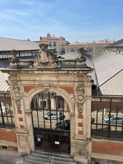 Vue Sur La Place Des Halles, Art Apparts Beziers Luaran gambar